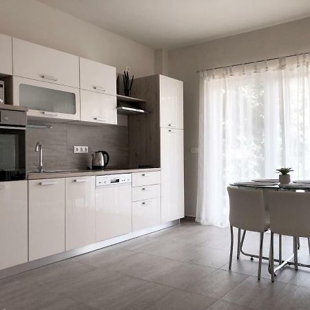 Exclusive Home Печ Екстериор снимка